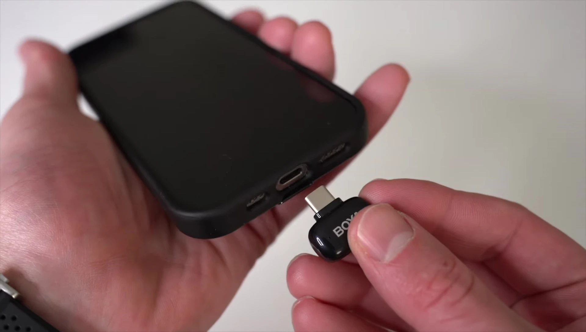 Connecting the USB receiver to the iPhone