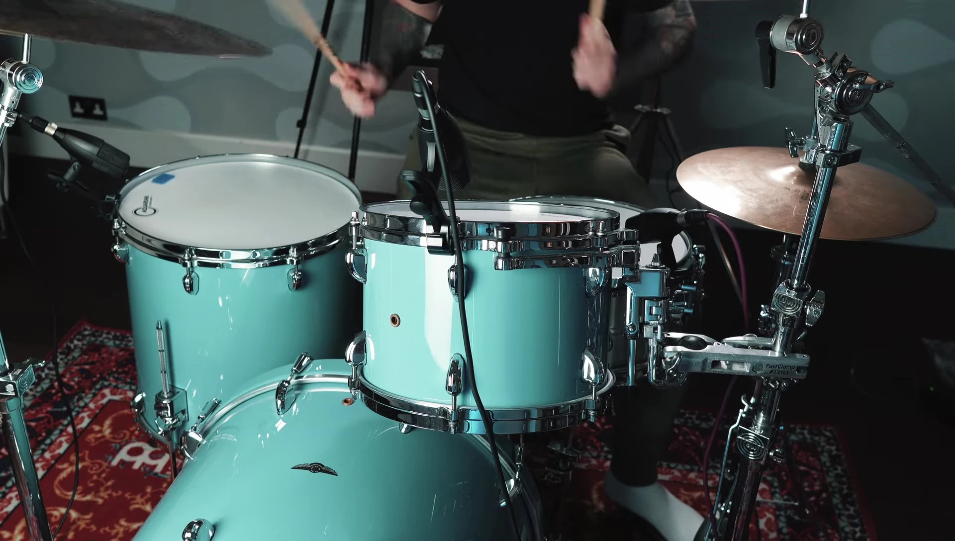 The full drum kit setup with the MD421 Kompakt microphones in use