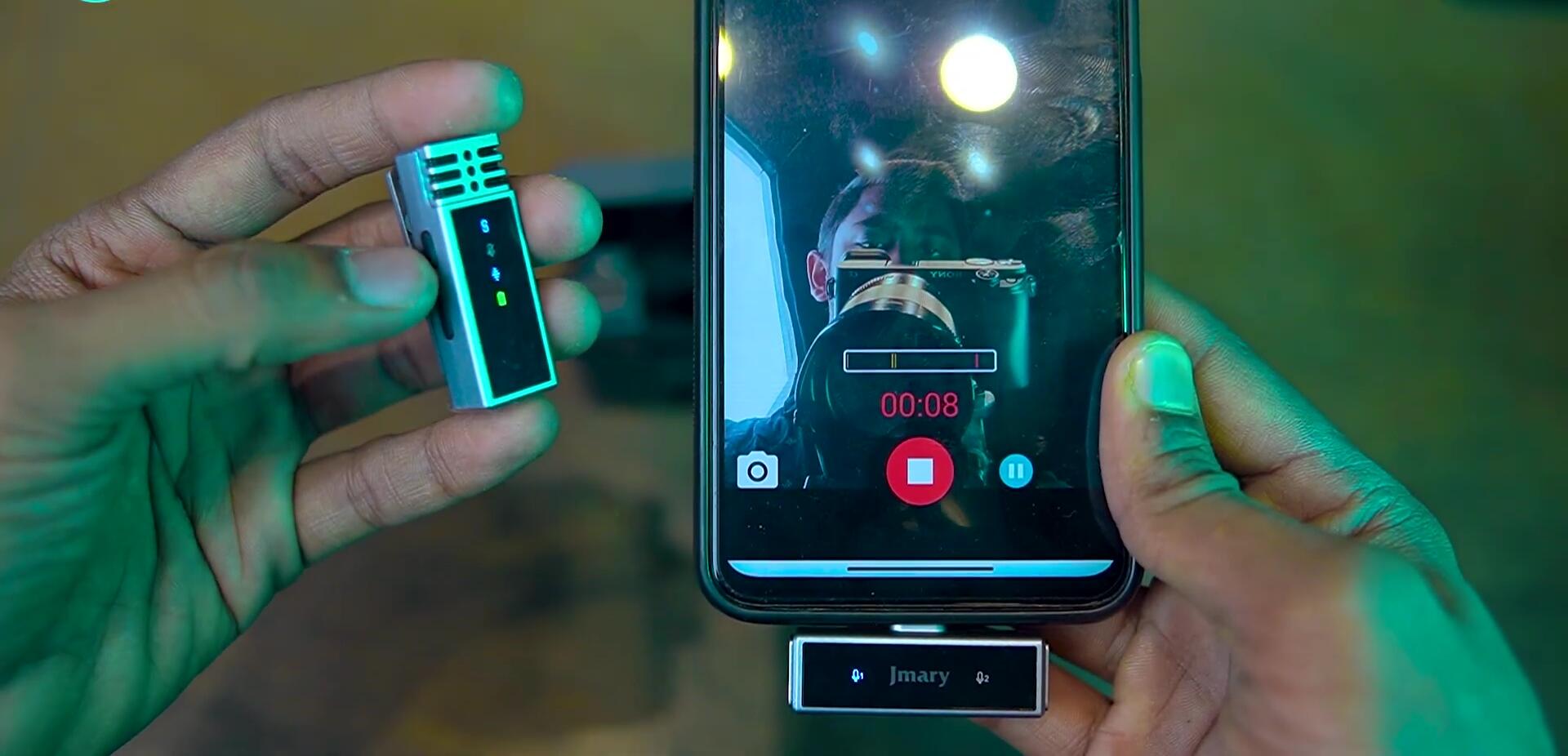 Jmary MW15 microphone paired with a mobile device