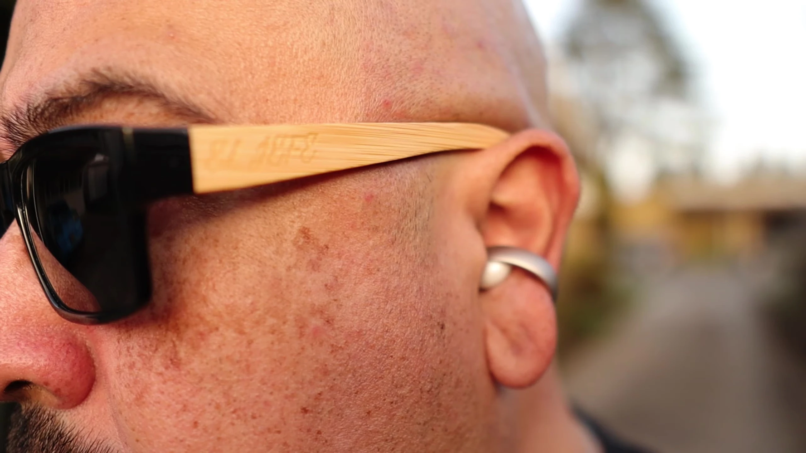 Screenshot highlighting the comfort and lightweight design of the Soundcore AeroClip earbuds.