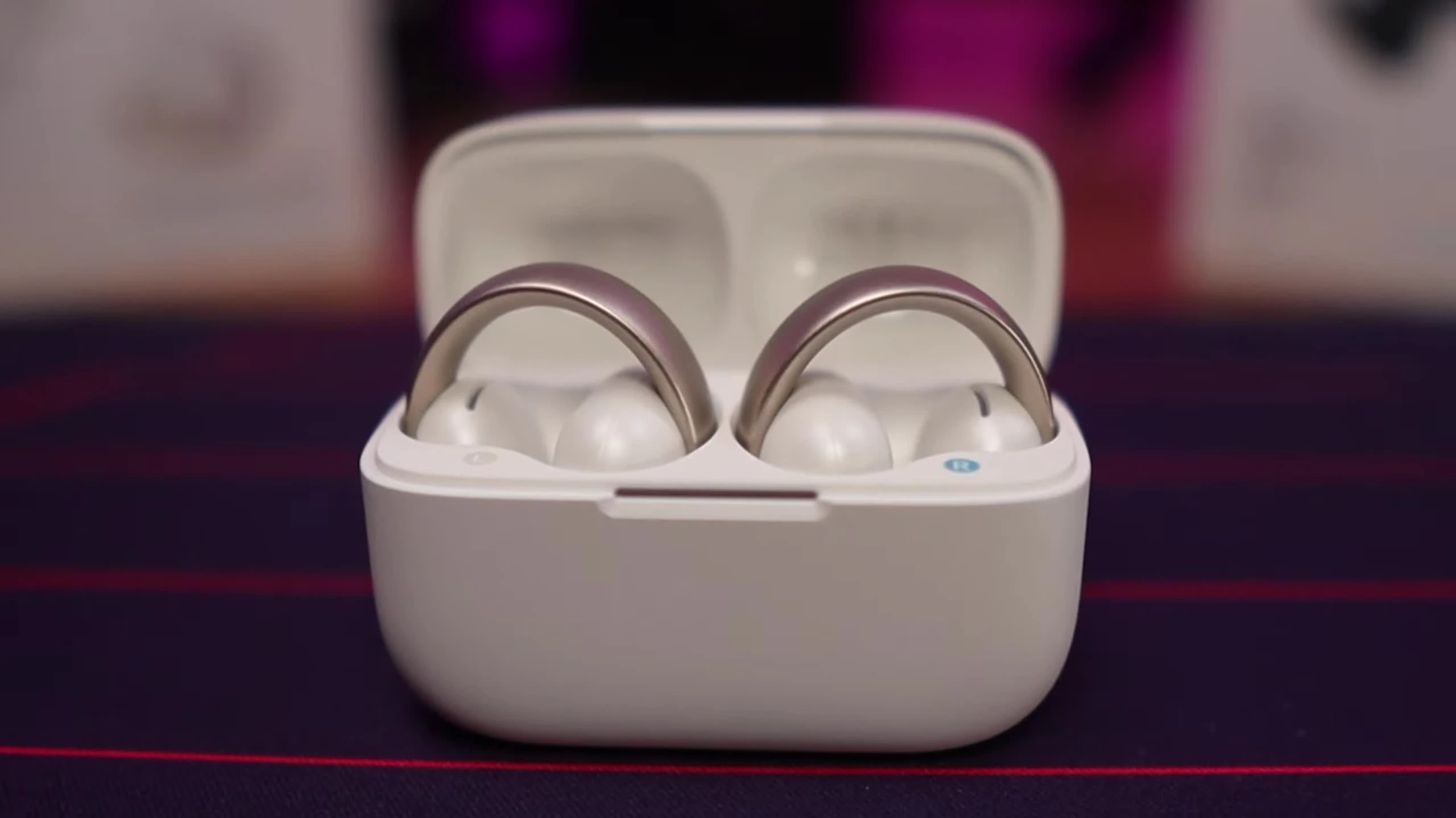Screenshot showing the Bluetooth connection details of the Soundcore AeroClip earbuds.