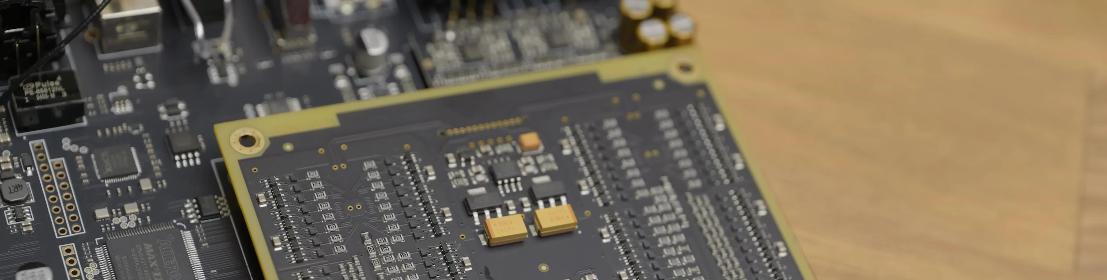 Image highlighting the R2R module and the unexpectedly included delta-sigma DAC chip.