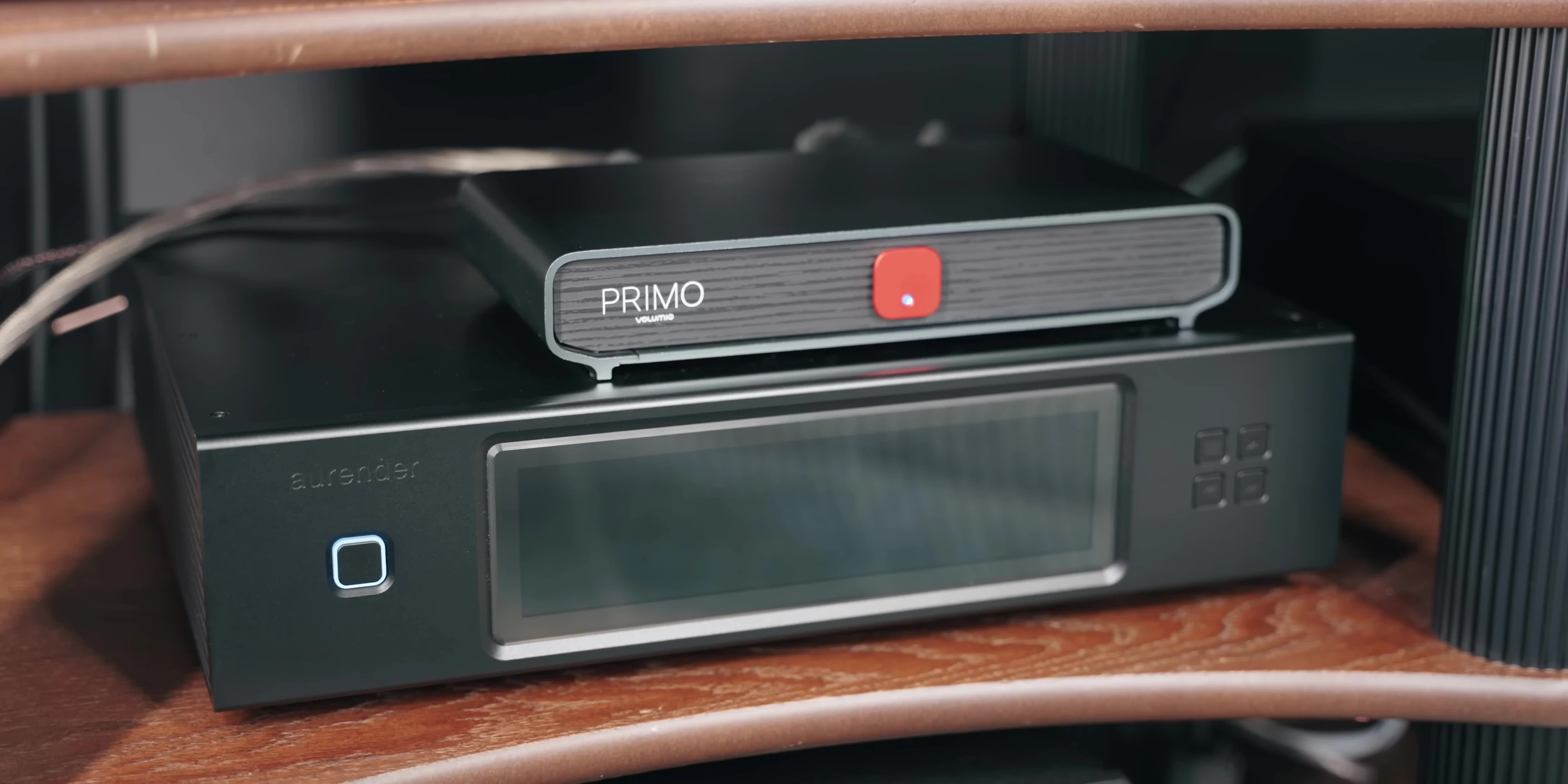 Close-up of the Voluumio Primo unit