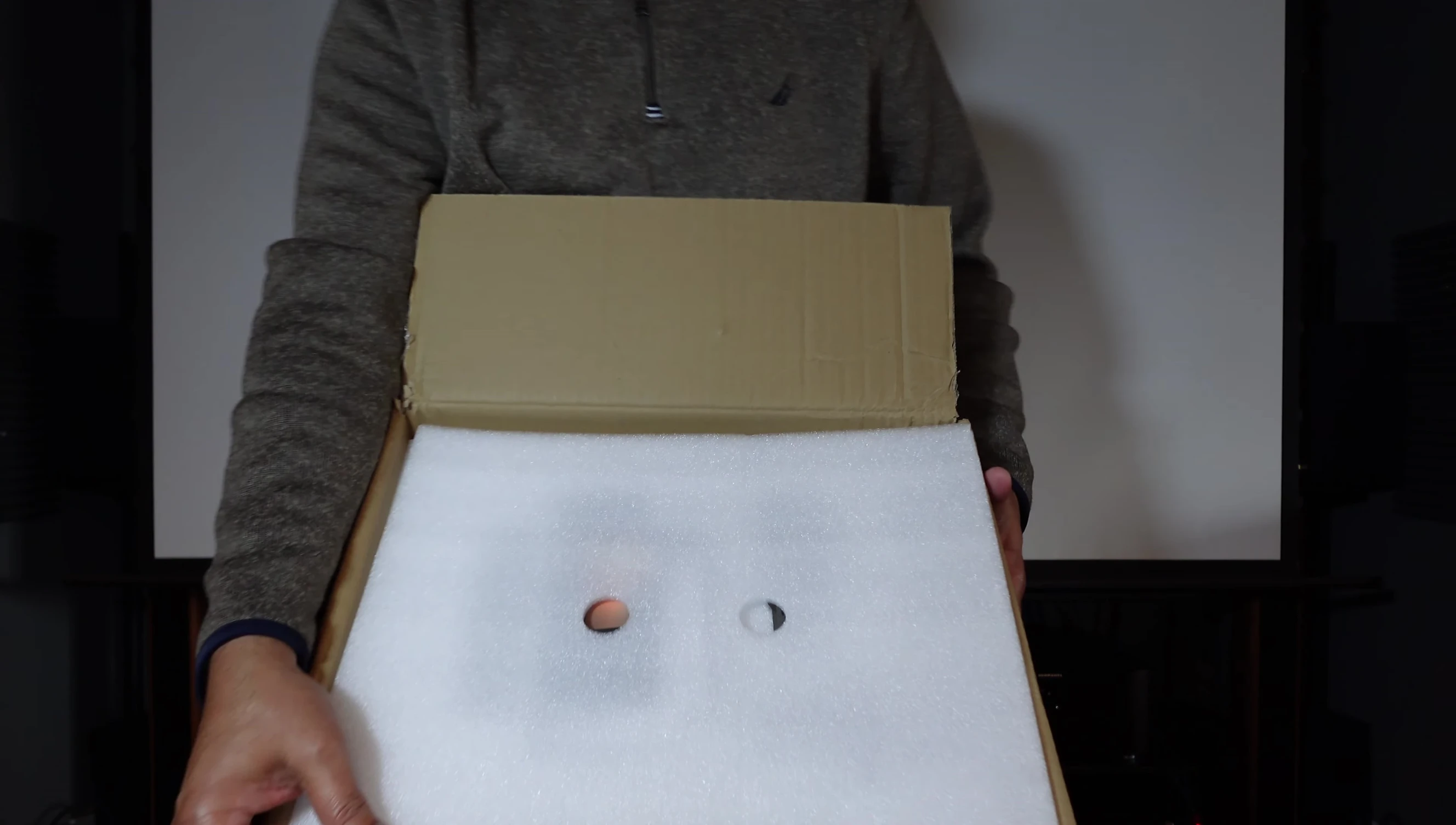 Close-up shot of the xDuoo TA-32 packaging showing styrofoam and accessories