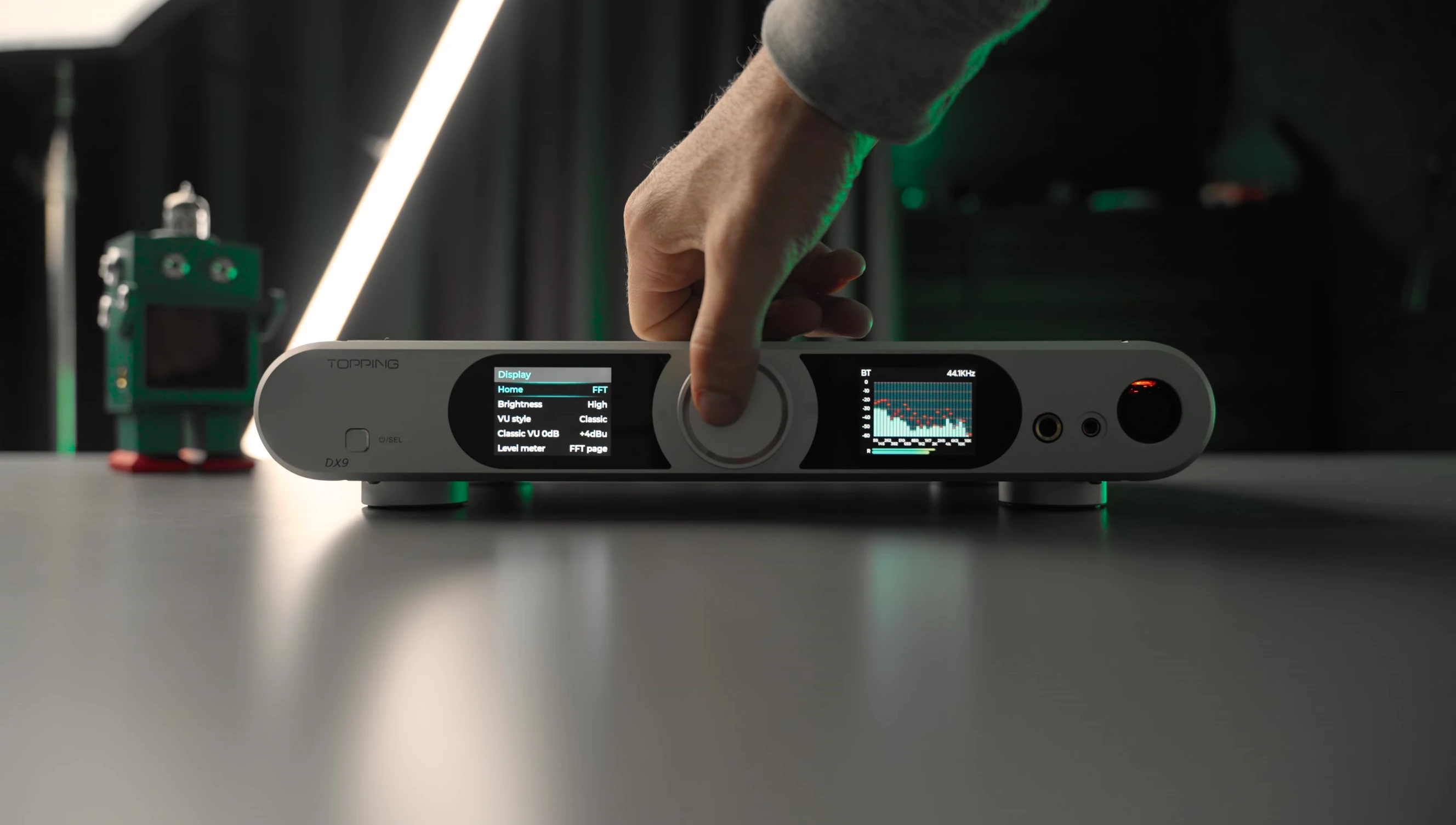 The reviewer discussing the AK4499EQ DAC chip and its capabilities.