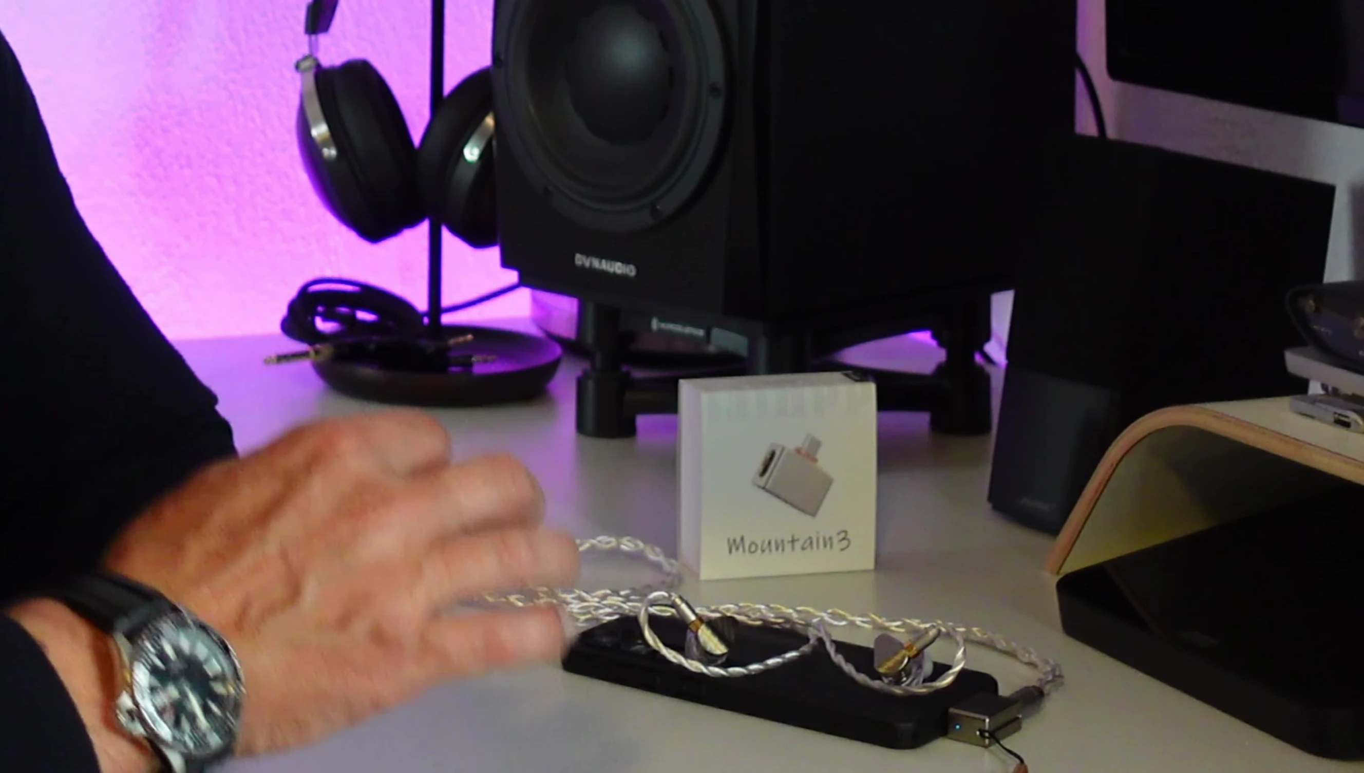 Screenshot showing the music player interface