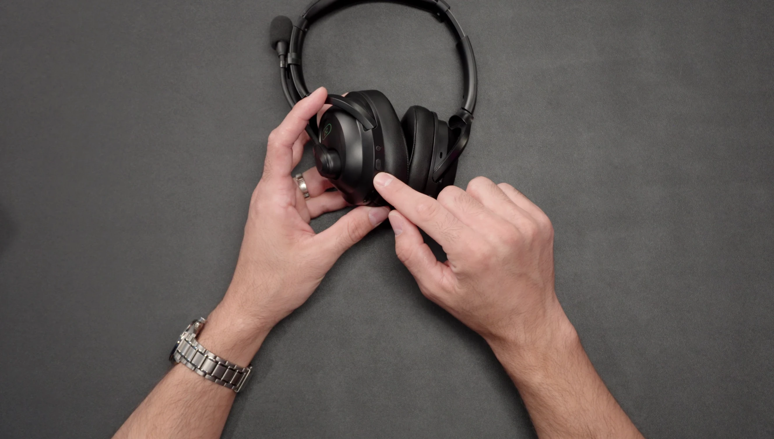 Left earcup controls