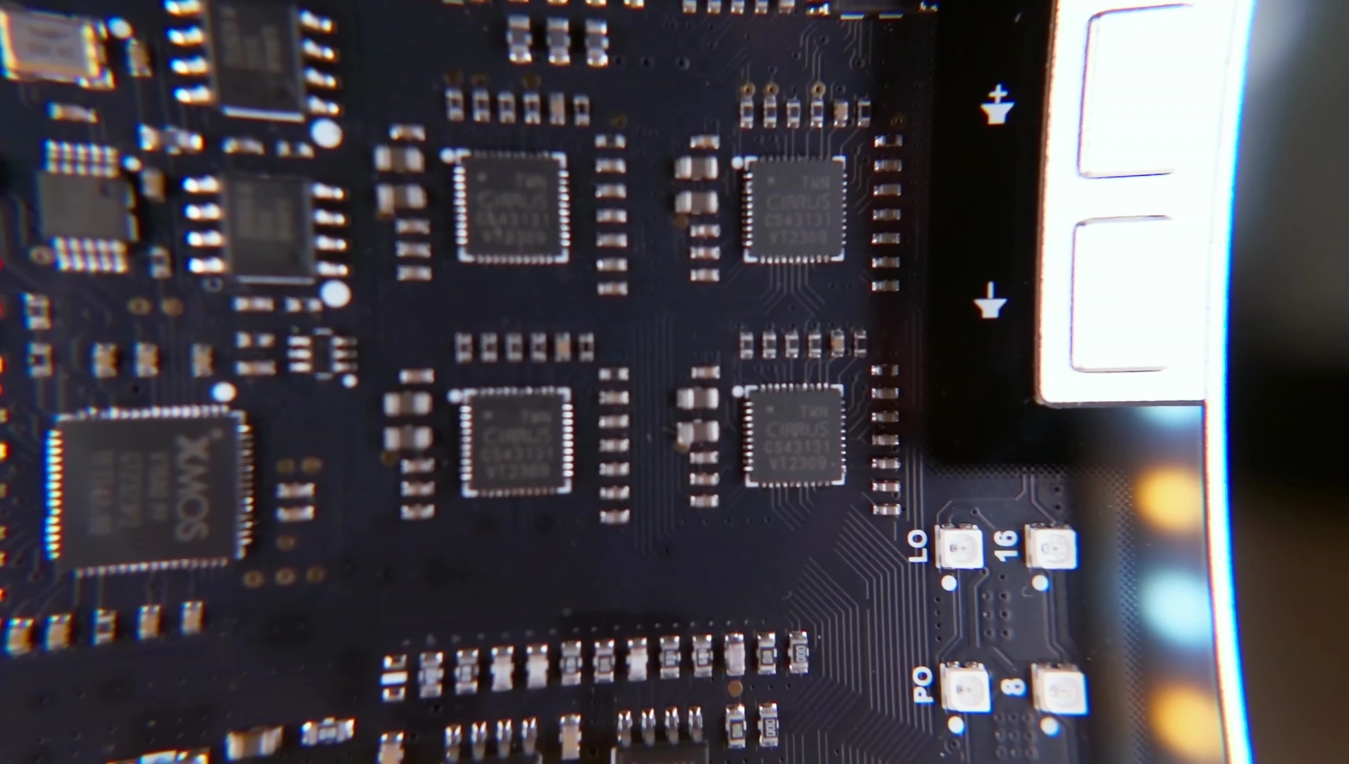 Close-up shot revealing the internal components of the SMSL M20.