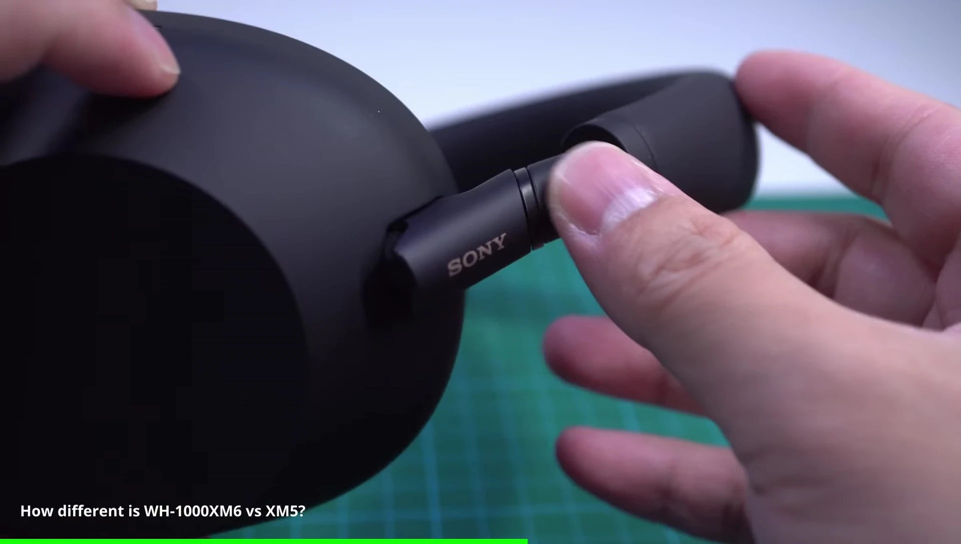 The foldable design of the XM6 headphones compared to the XM5.