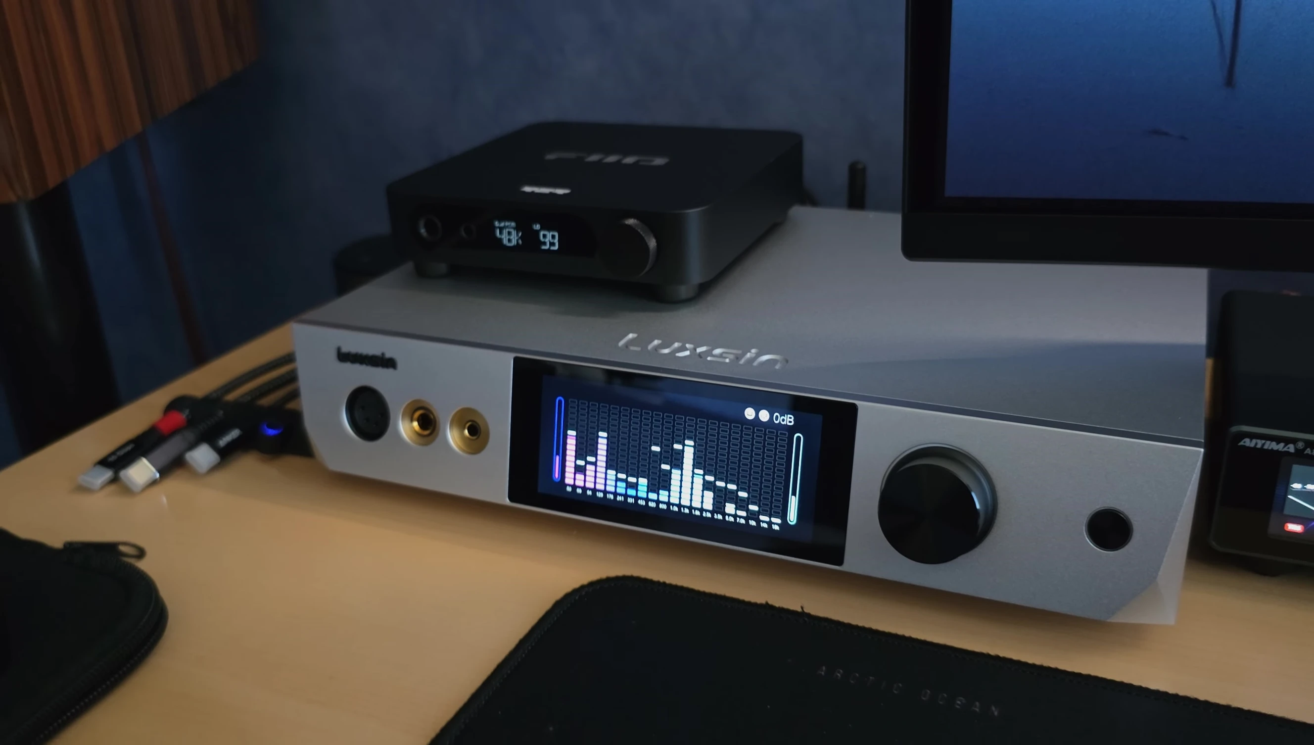 The Luxsin X9 showing the frequency range.