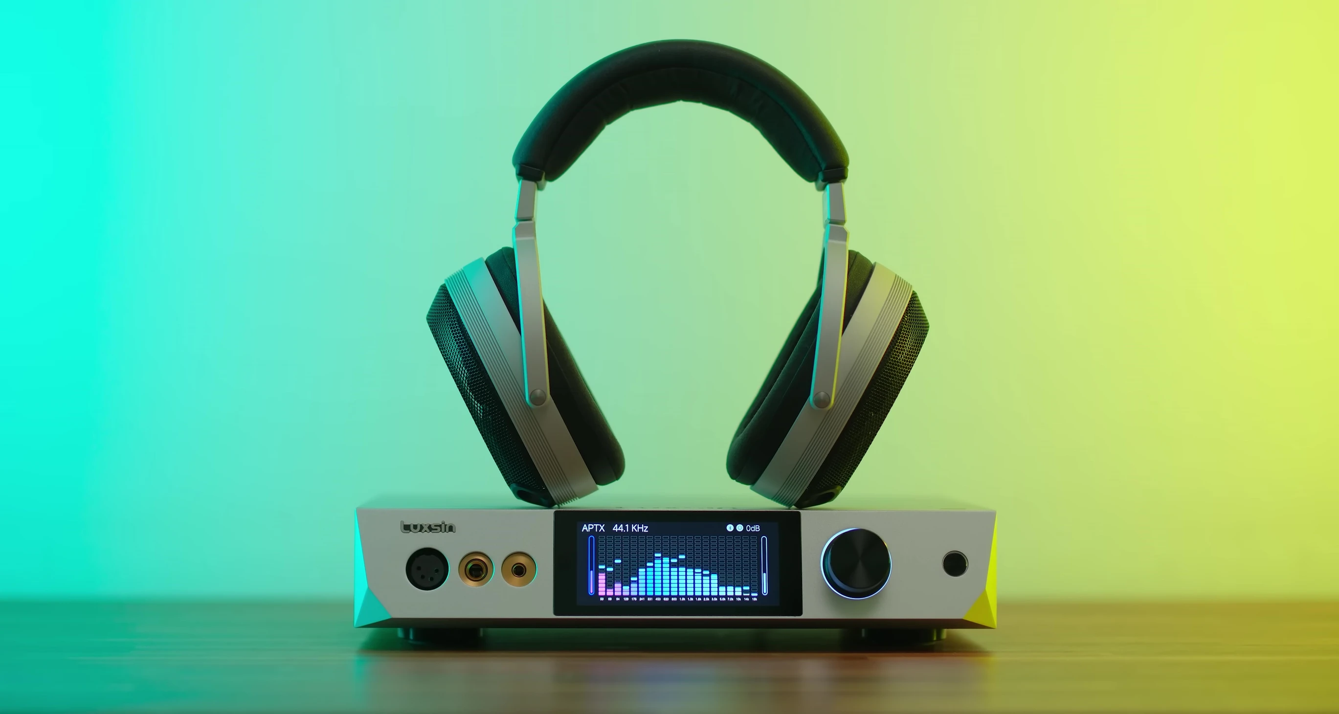 Headphone used for testing the Luxsin X9.