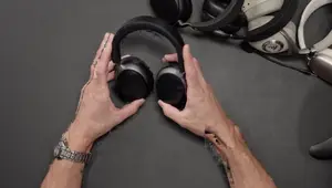 Sony XM6 vs. Top Competitors: 2025 Bluetooth Headphone Showdown