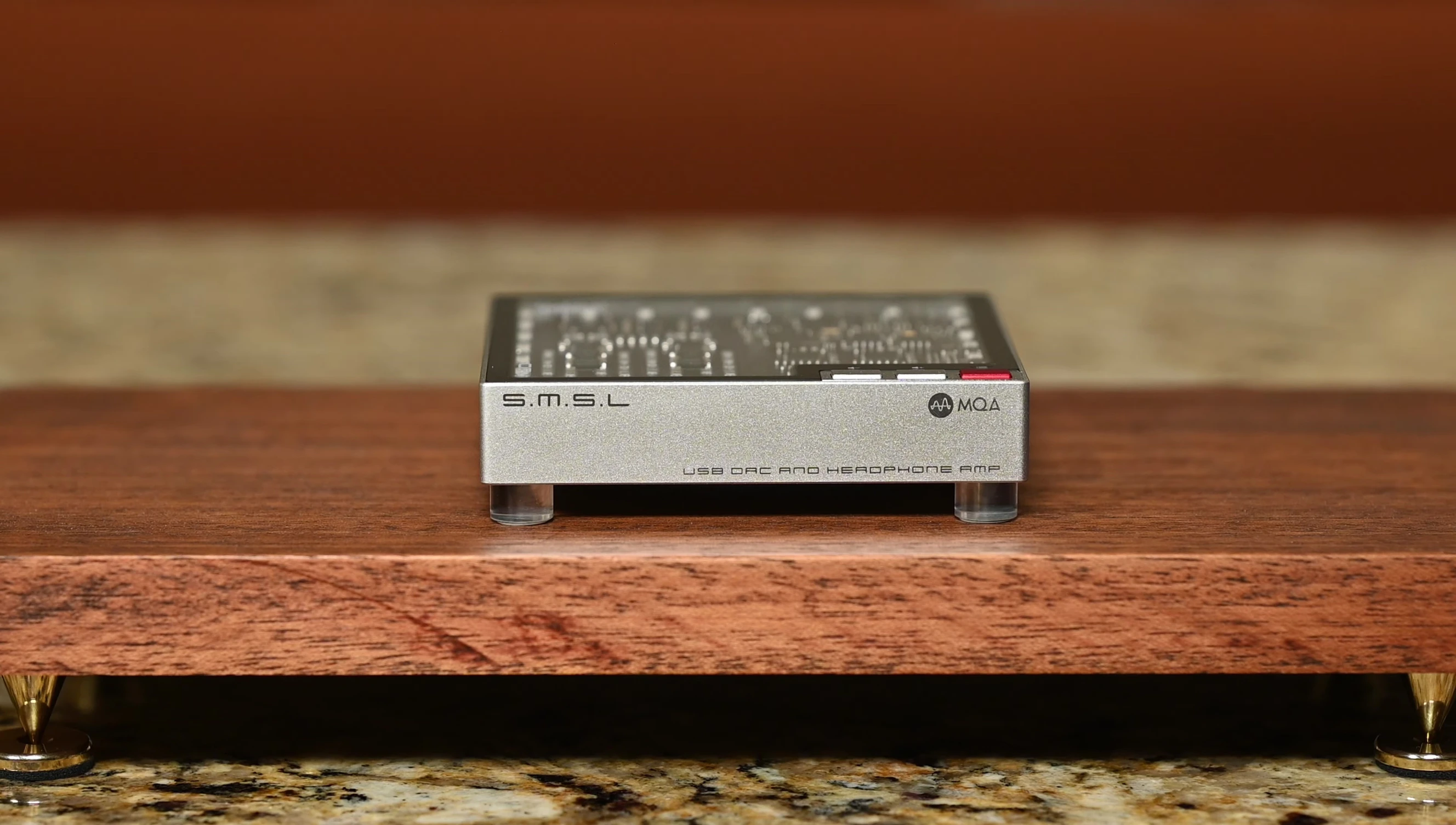 The M20's aluminum chassis and glass top plate