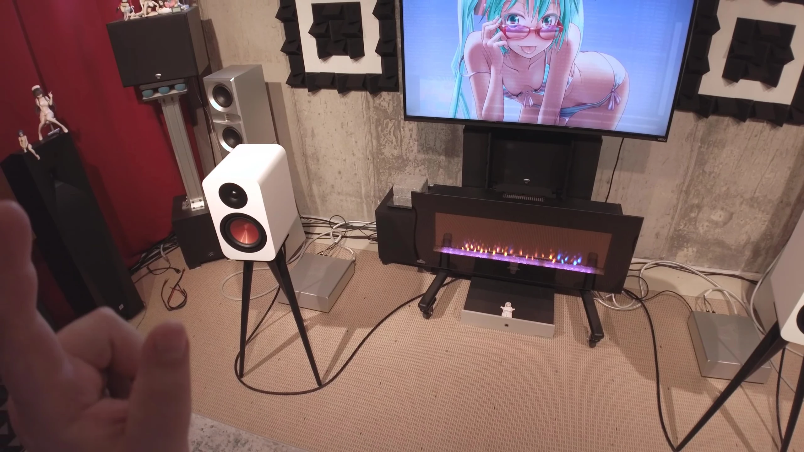 Mention of Klipsch RP600M competitor.