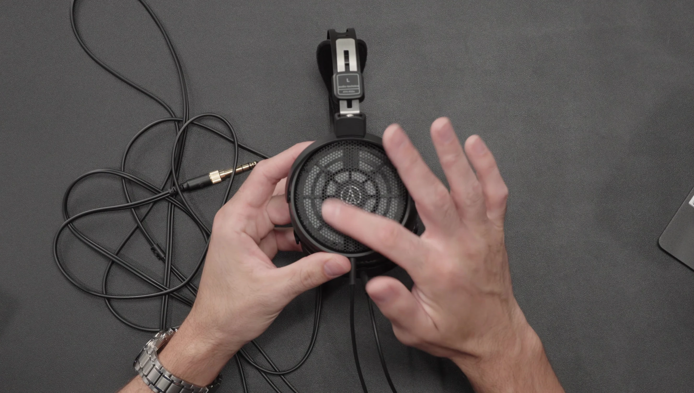 Close-up of the metal grill earcups