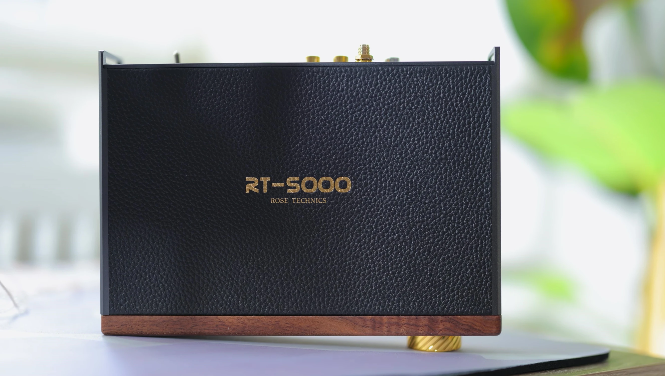 Illustrating the incredibly bassy sound signature.