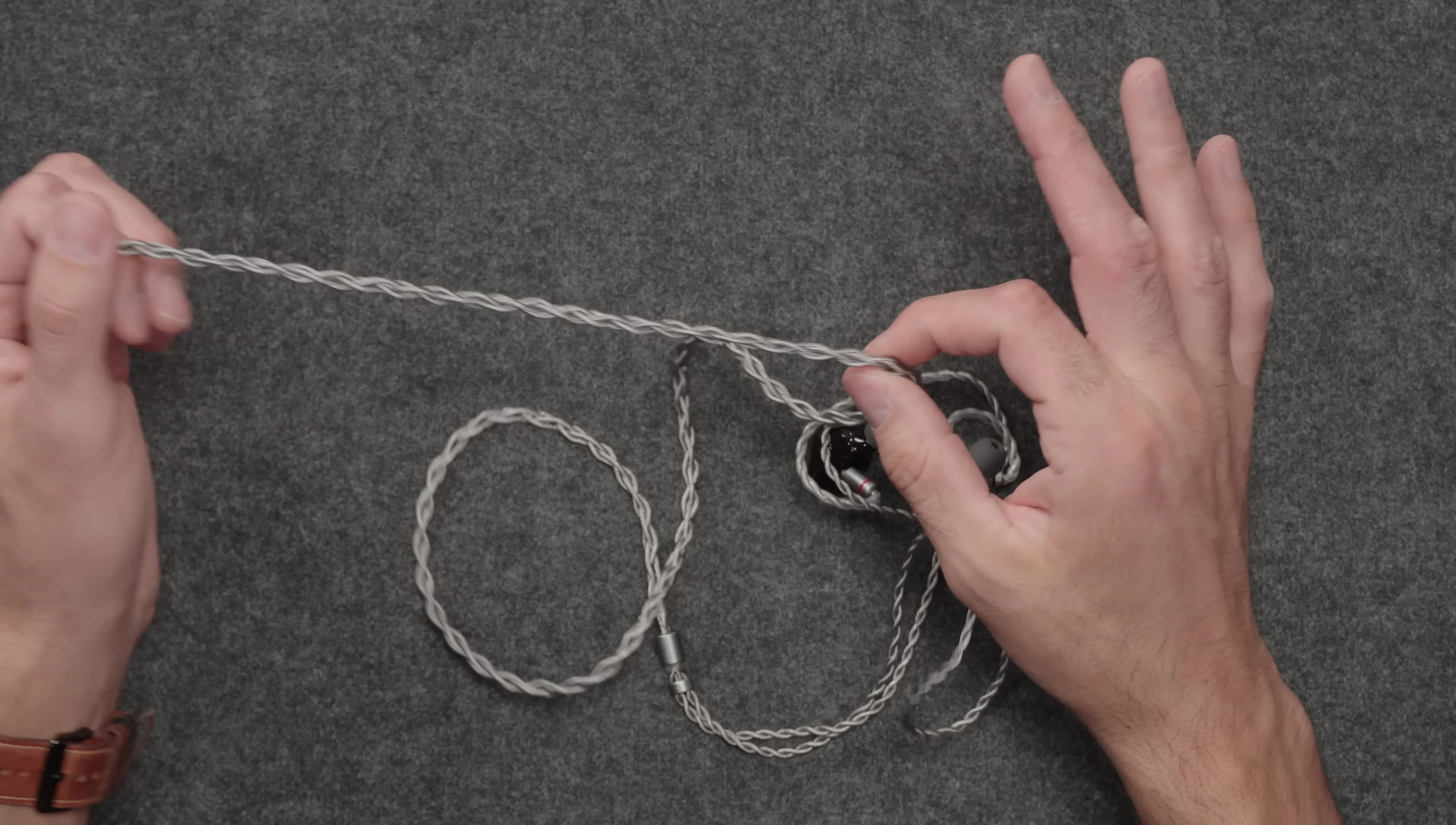 Close-up of Moondrop Meteor's cable.