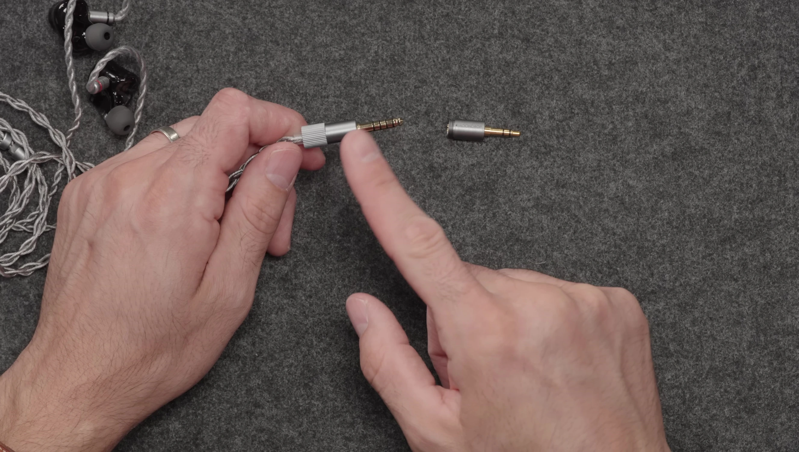 Demonstrating the swappable termination on the Meteor.