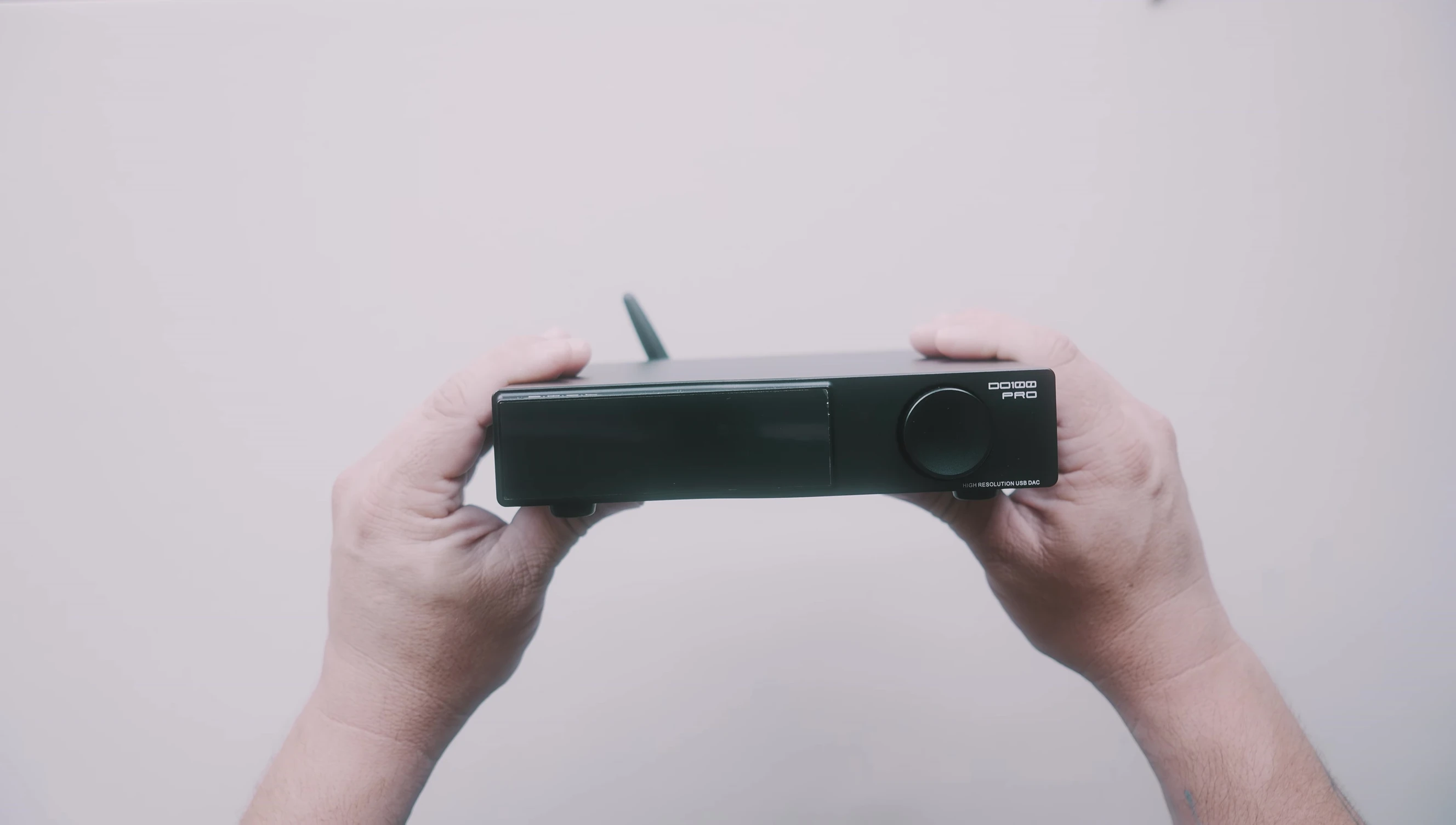 Close-up of the SMSL DO100 Pro's tempered glass display and volume knob