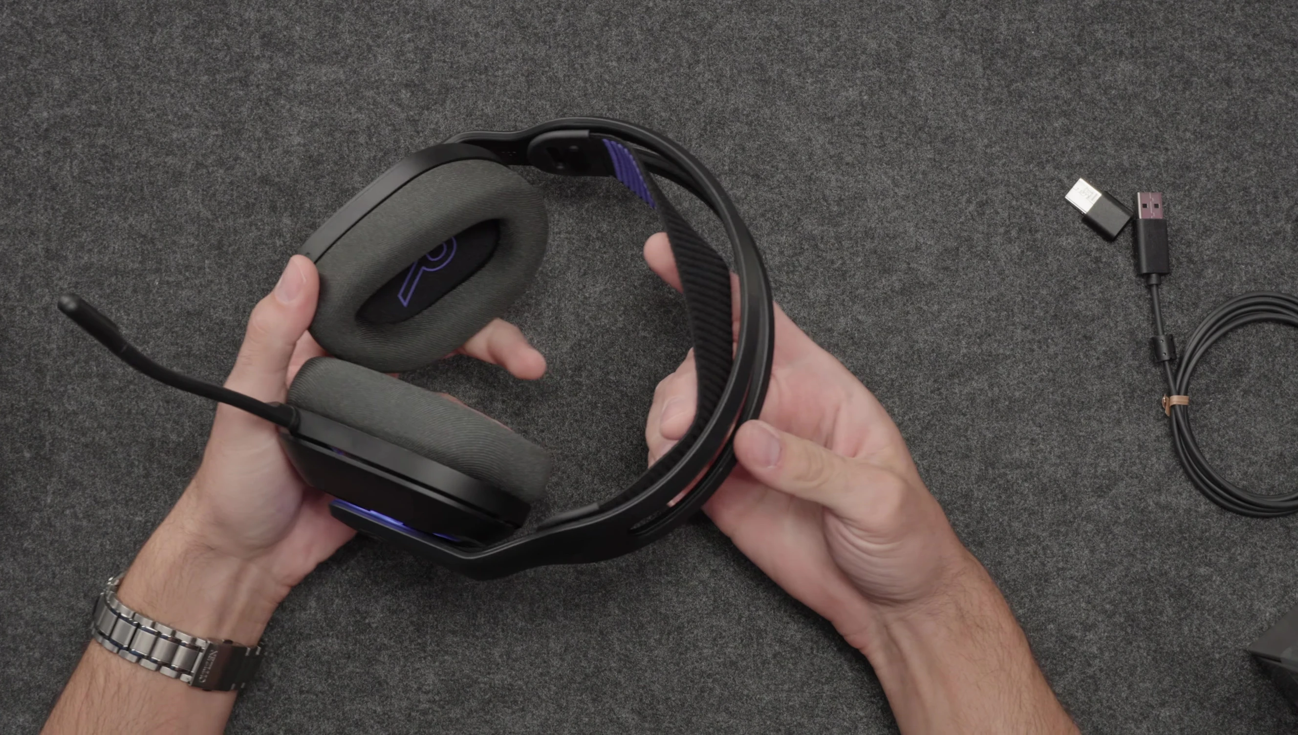 The adjustable suspension strap of the Logitech G522