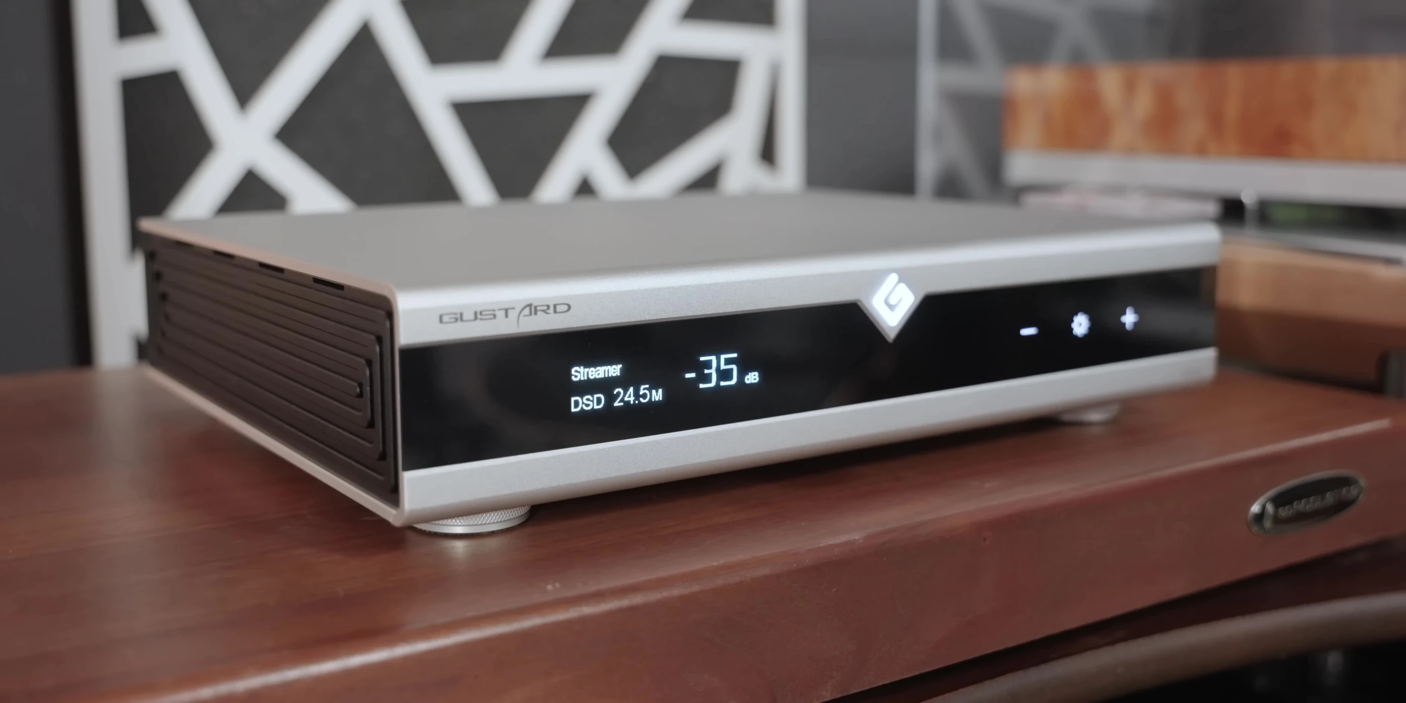 Screenshot showing the volume control interface