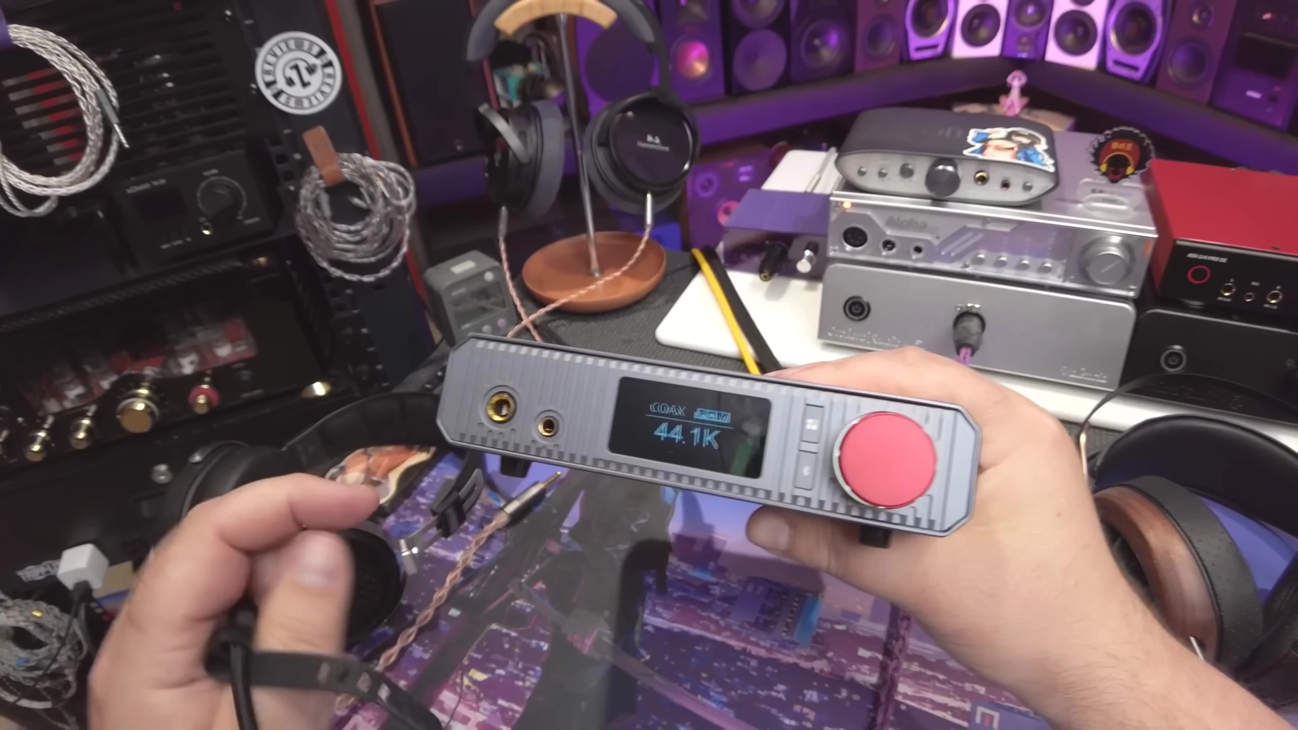 View of the front panel, highlighting the volume knob and heat sink