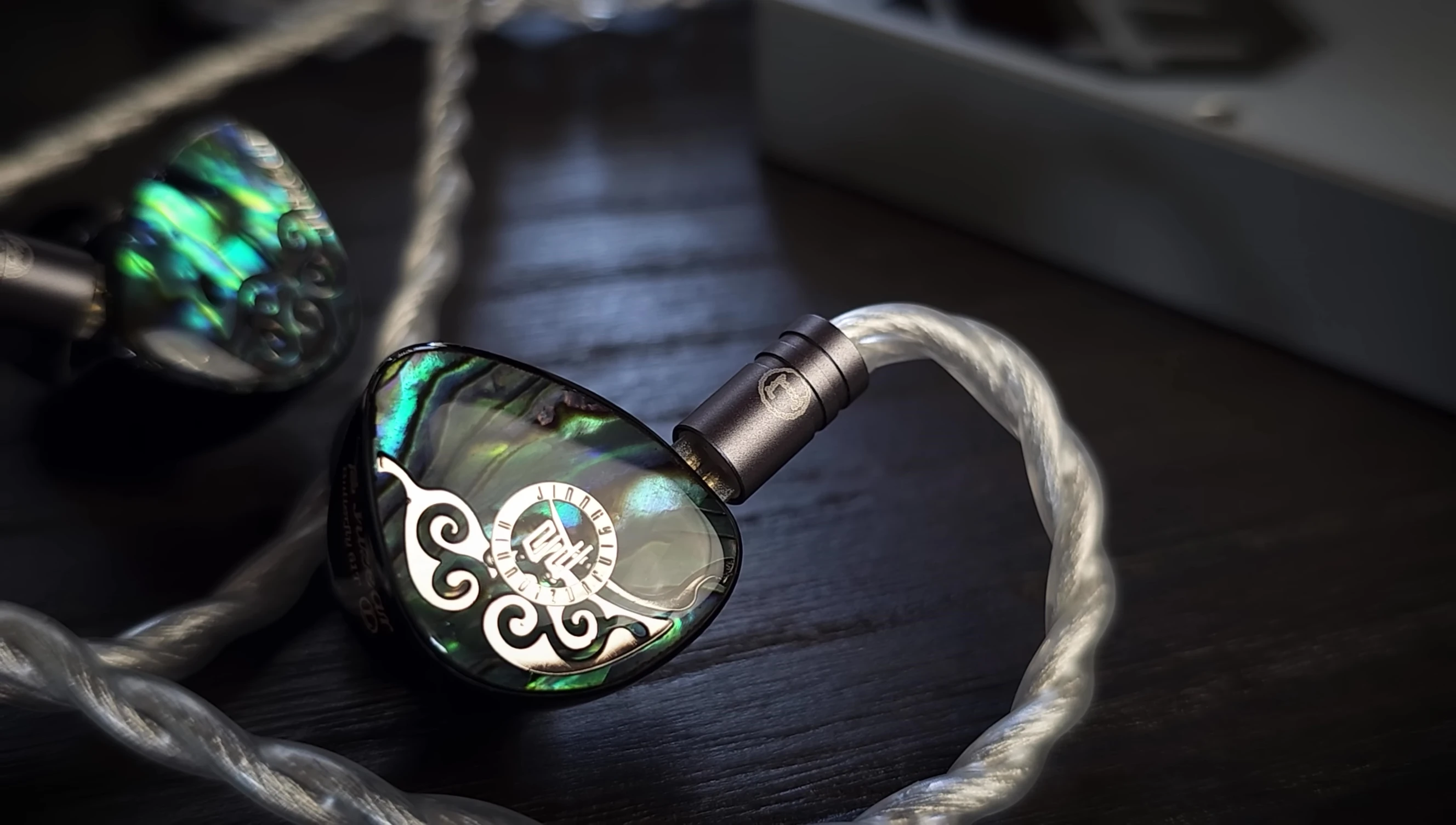 Close-up of Juier Butterfly 61T packaging