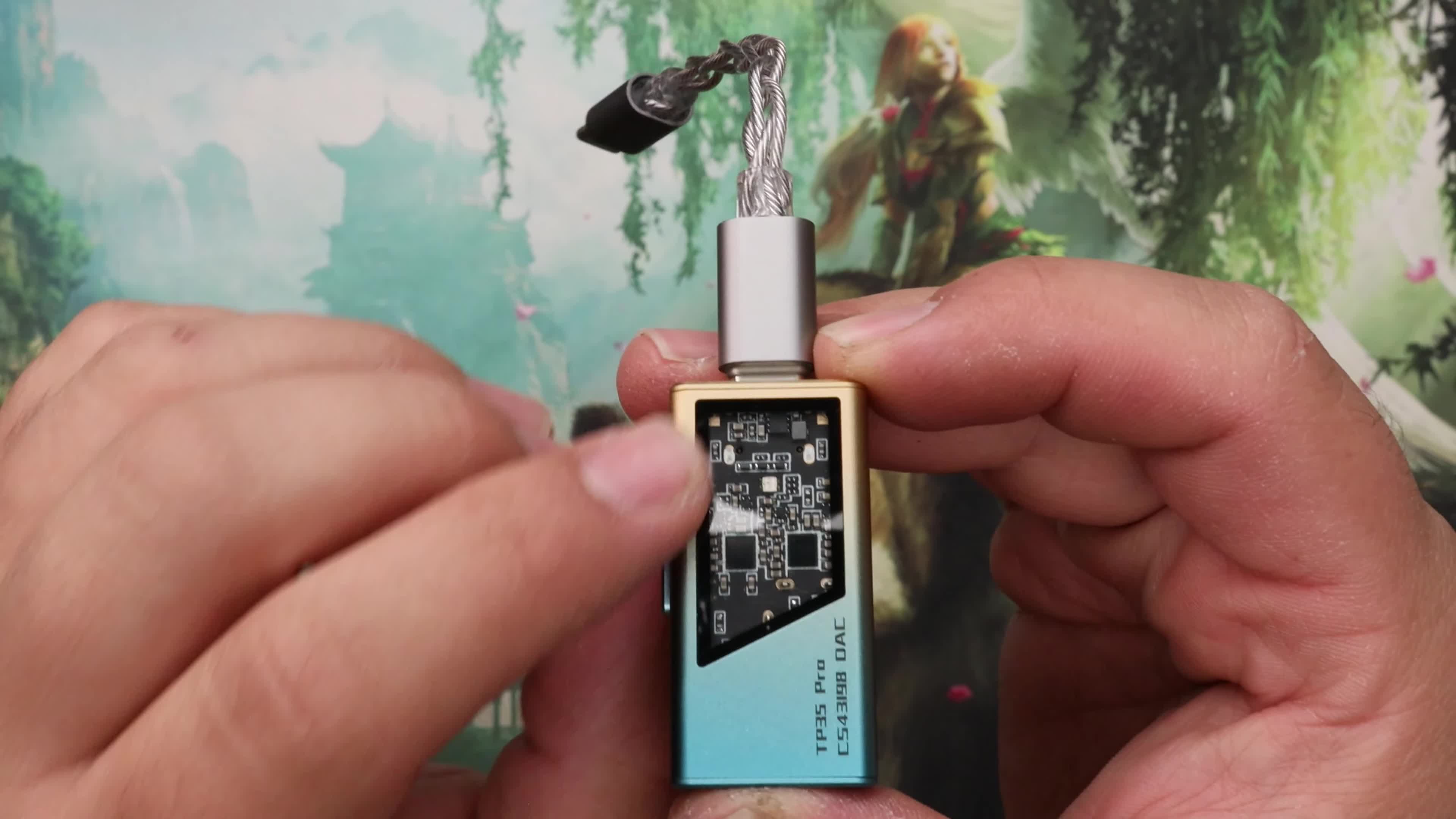 Image highlighting the visible circuitry of the device.