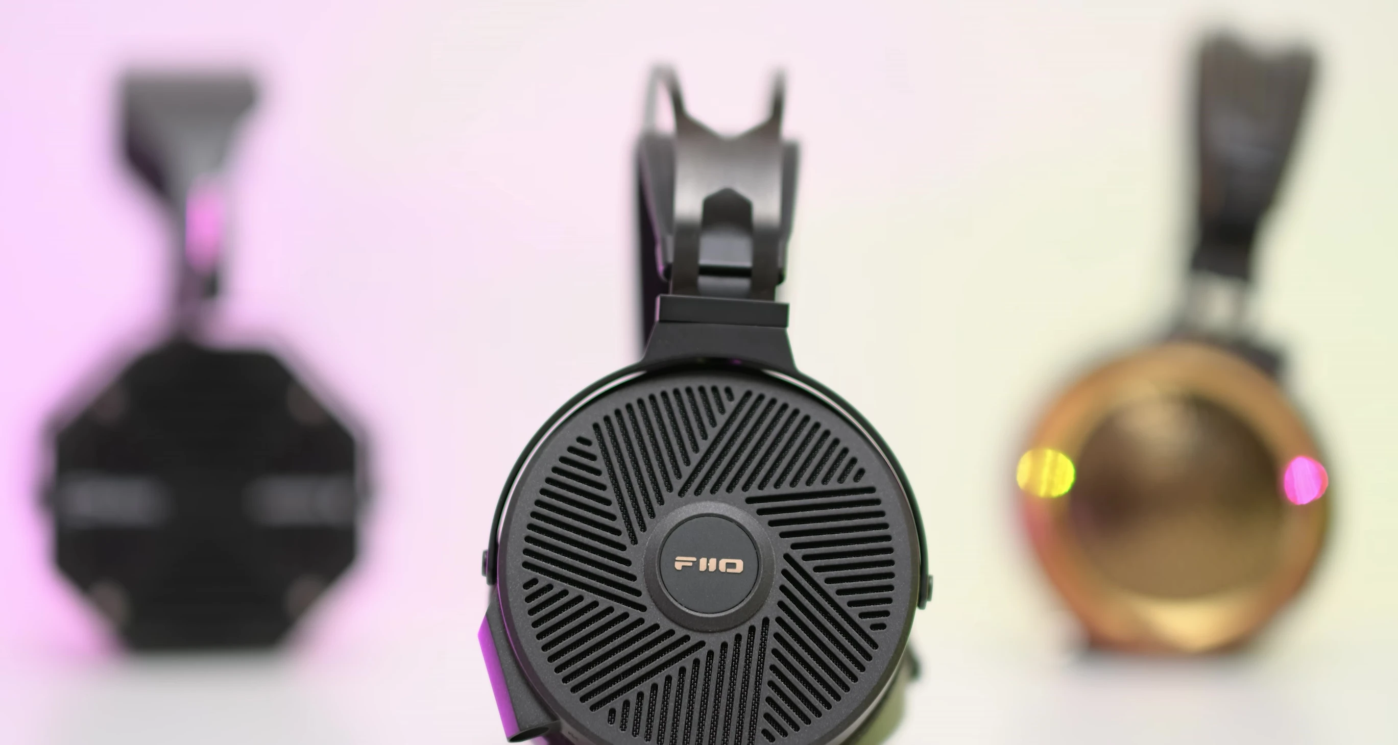 Comparison of earcup size