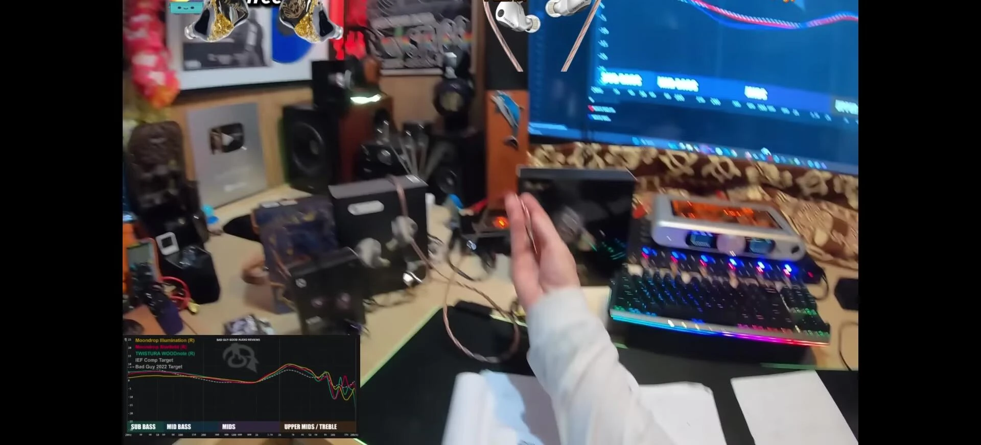 The speaker showing the cable
