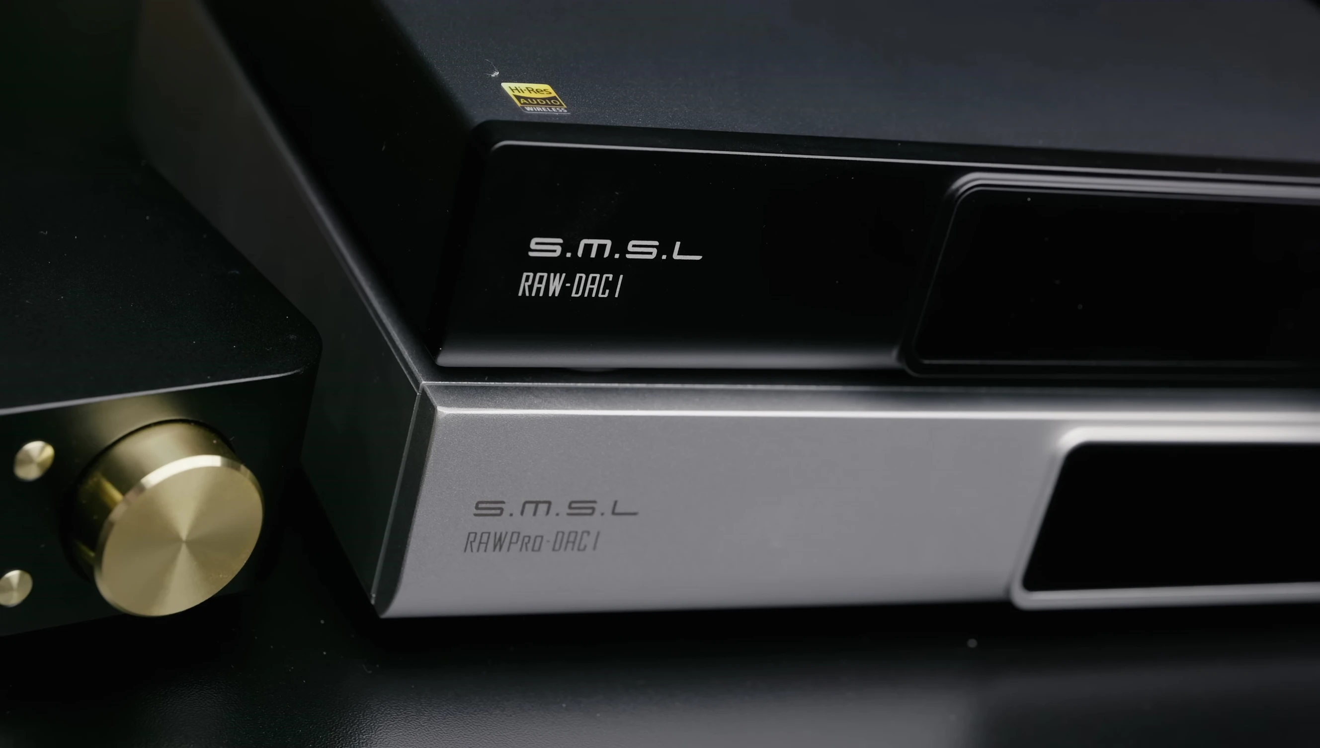 Visual aid showing the SMSL SU-8 and Laiv uDAC.