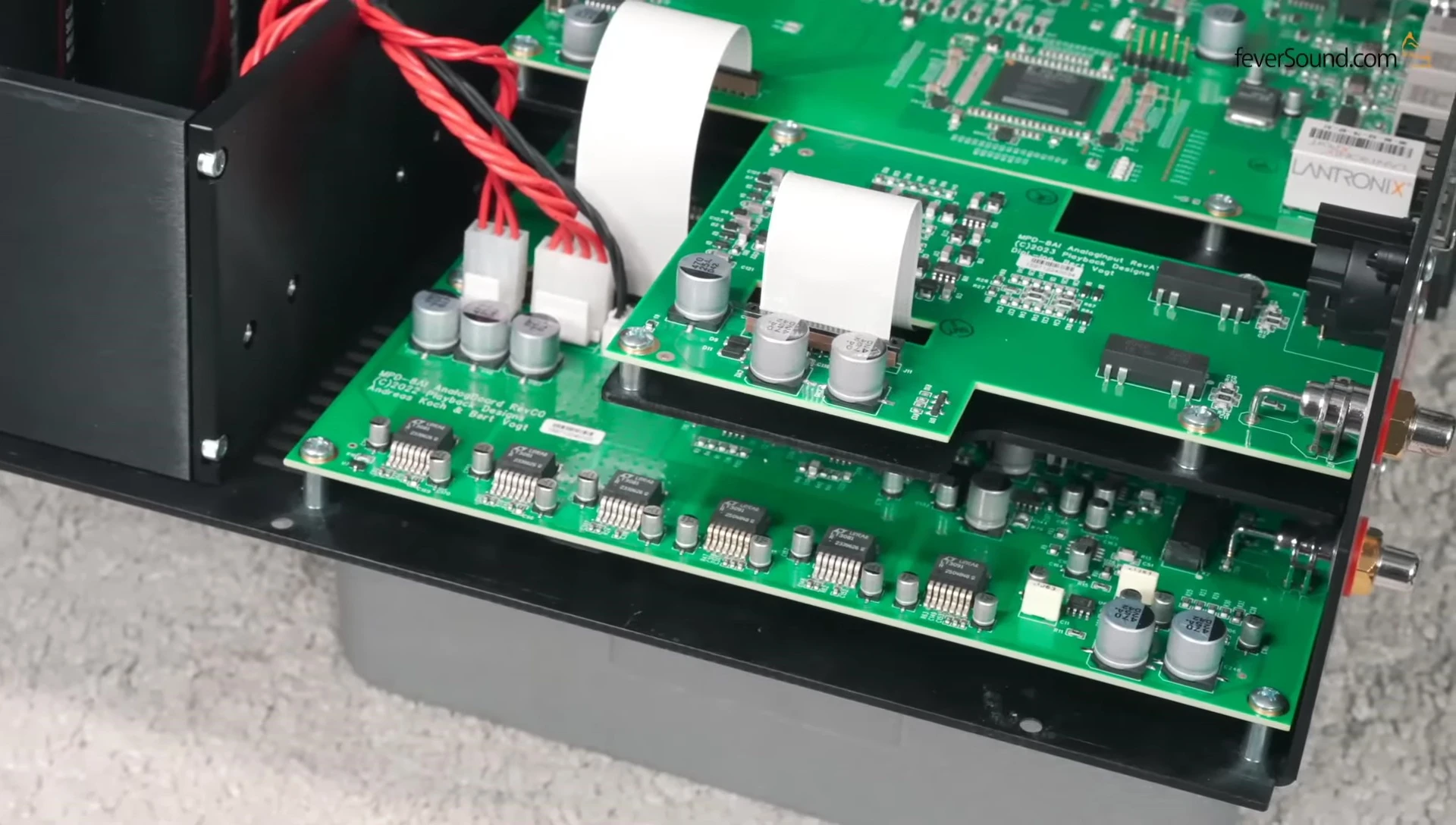 Close-up of the independent circuit boards for left and right channels.