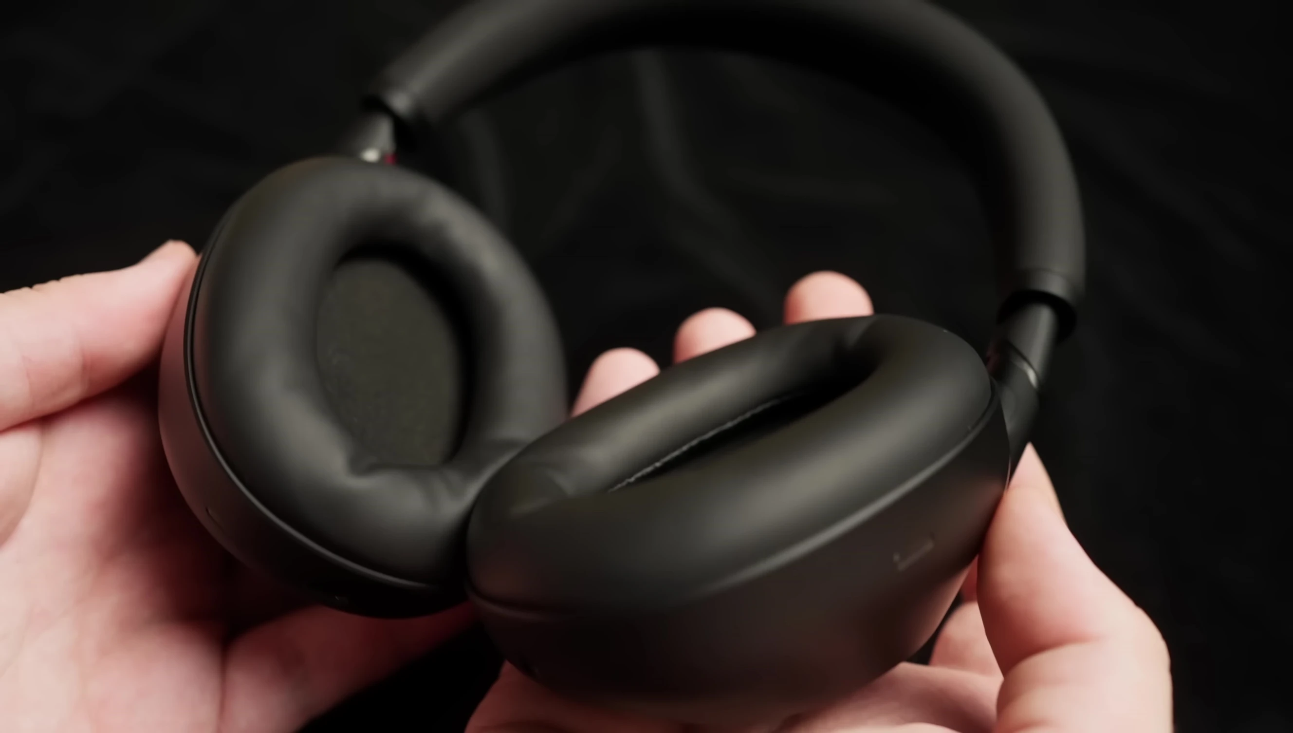 Screenshot highlighting the reviewer discussing the comfort aspects of the headphones.