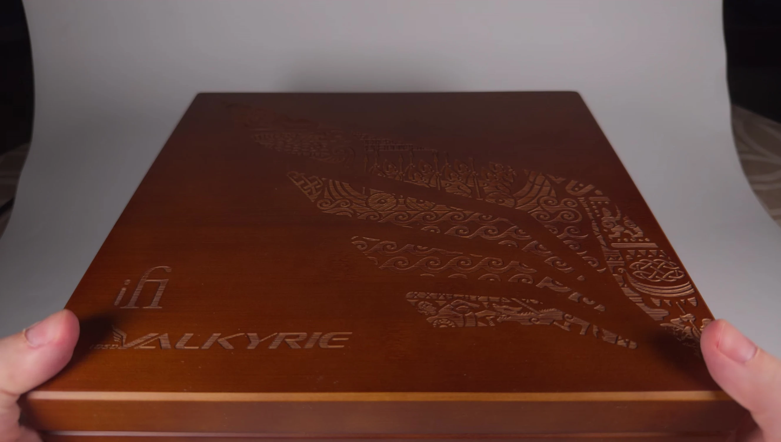 The beautifully crafted wooden inner box with Valkyrie engraving.