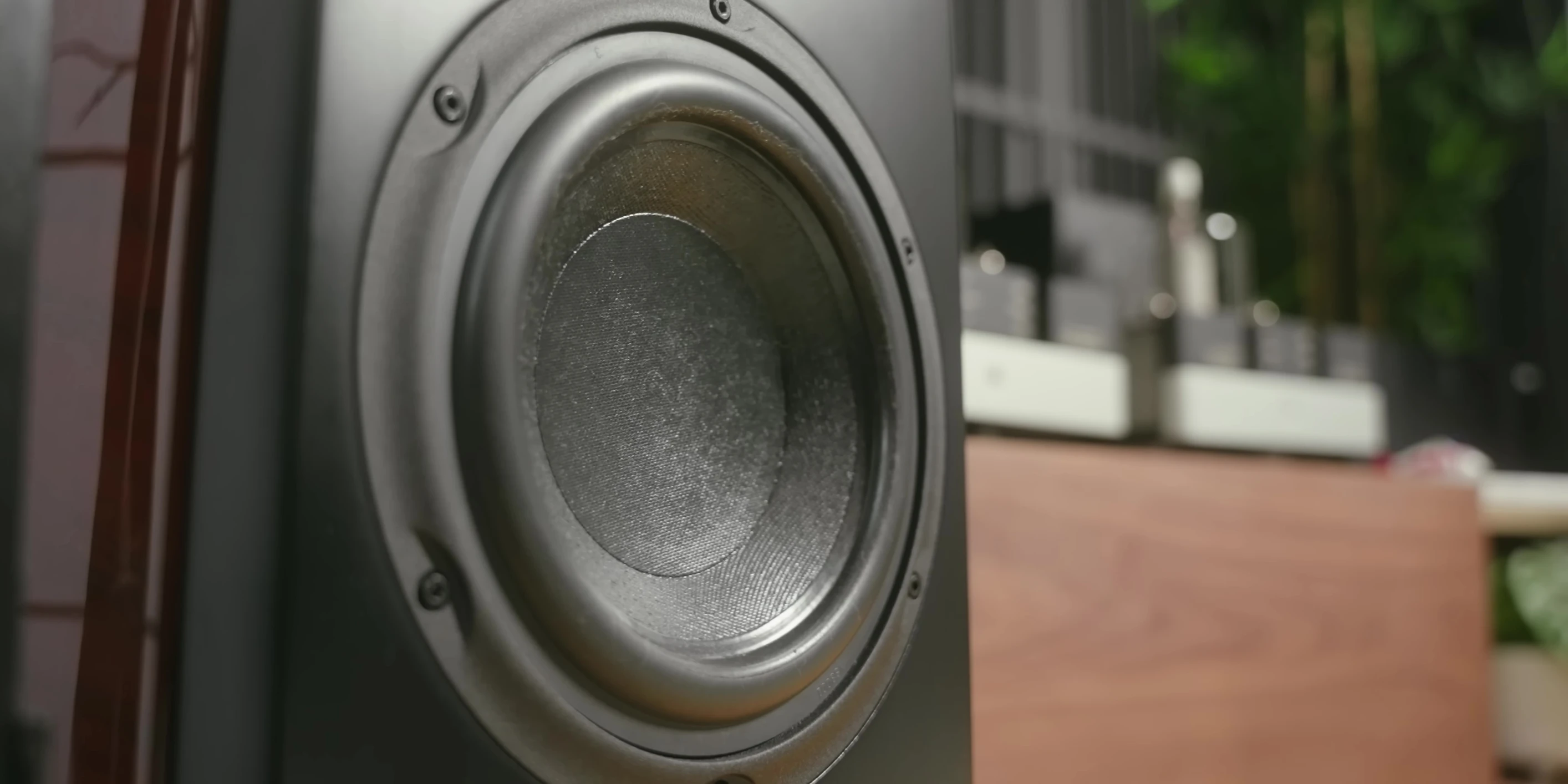 Visual representation of amplification requirements for different speaker sizes.