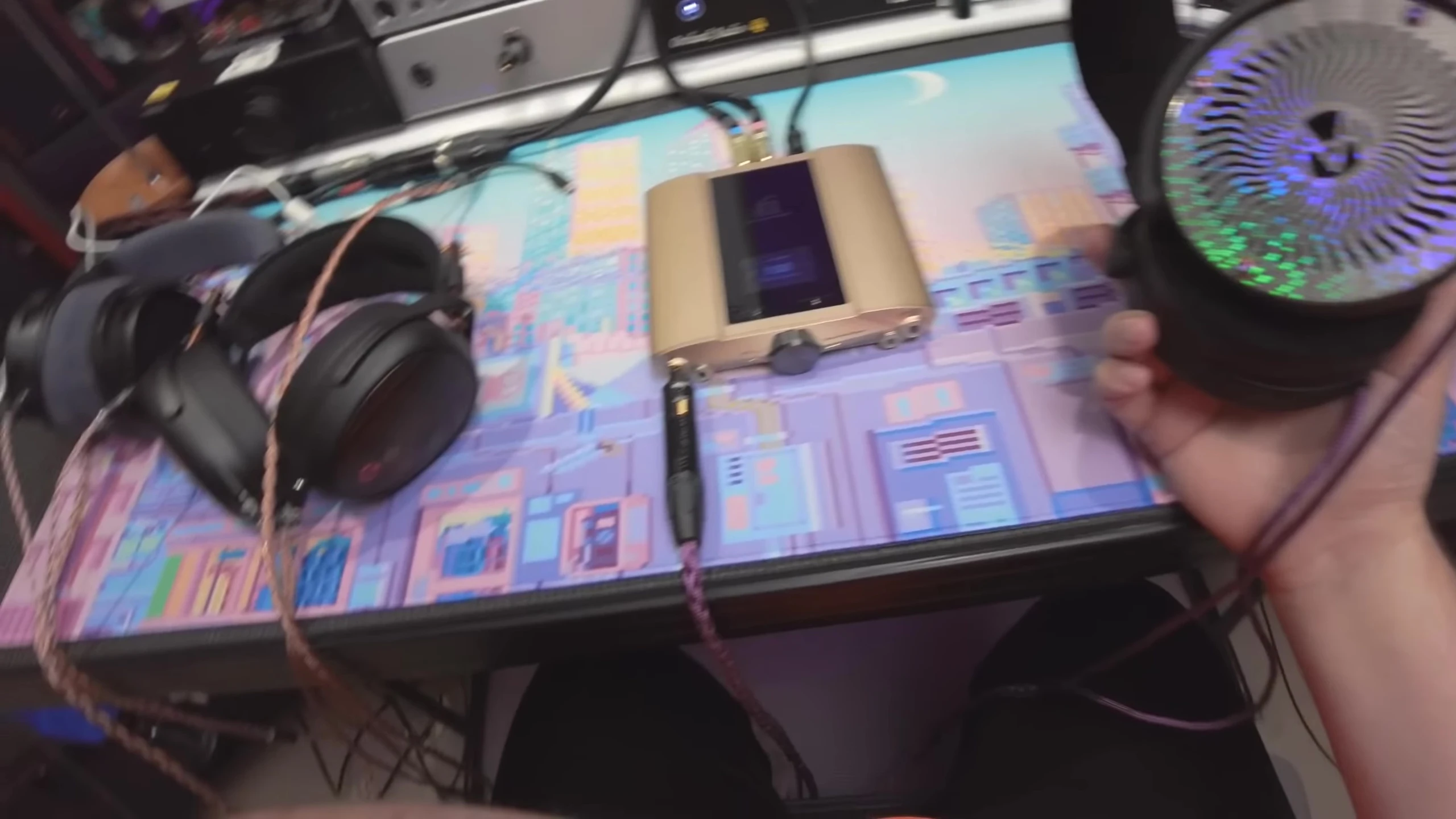 Screenshot of the Valkyrie successfully powering the Tungsten headphones.