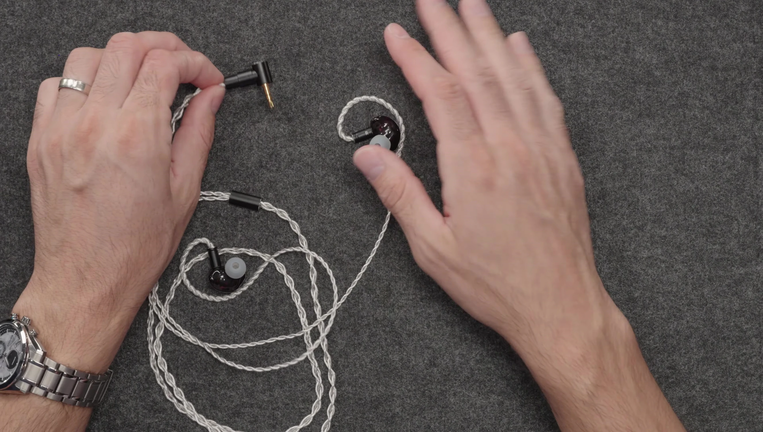 The switchable cable termination